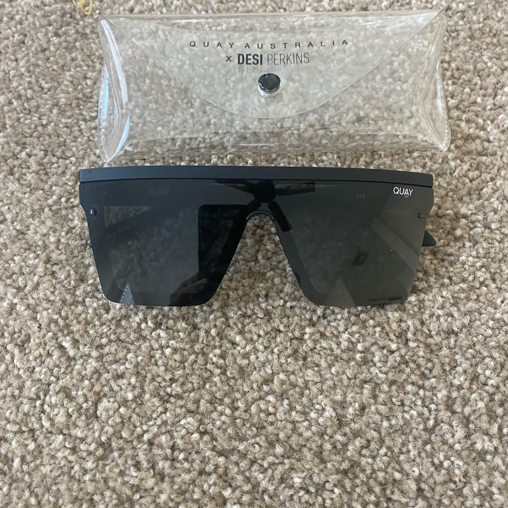 Quay Hindsight Sunglasses